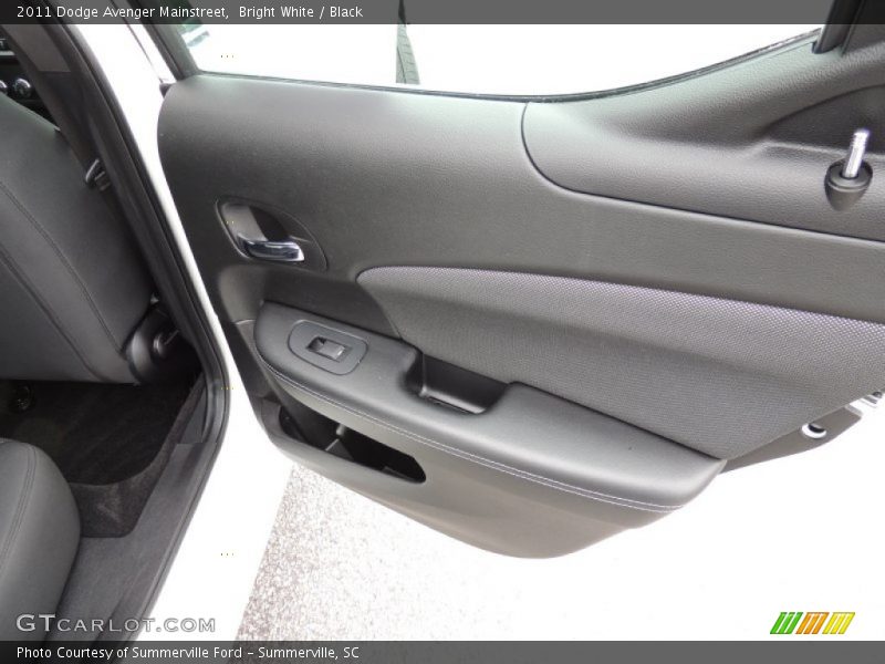 Bright White / Black 2011 Dodge Avenger Mainstreet
