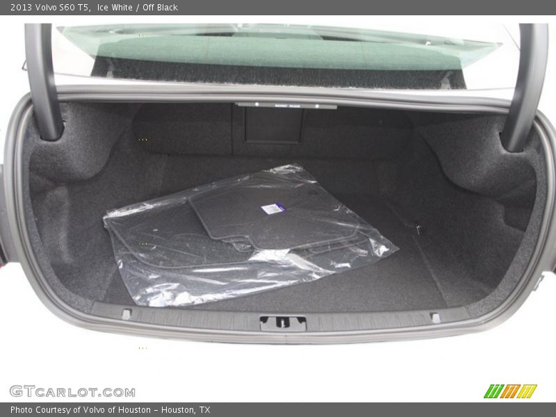 Ice White / Off Black 2013 Volvo S60 T5