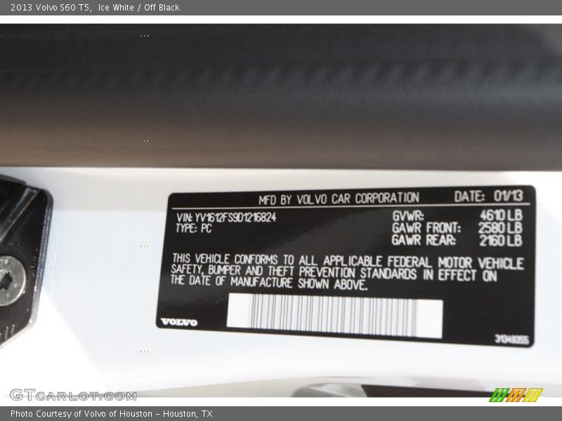 Ice White / Off Black 2013 Volvo S60 T5