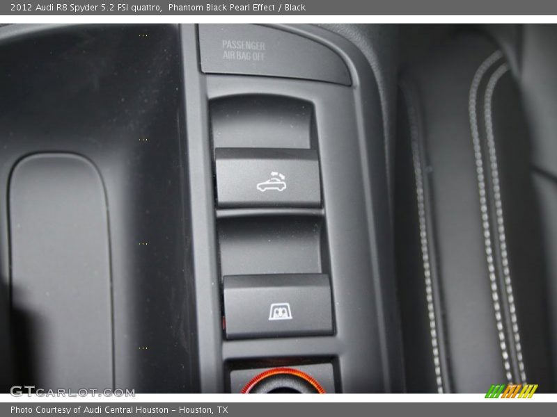 Controls of 2012 R8 Spyder 5.2 FSI quattro