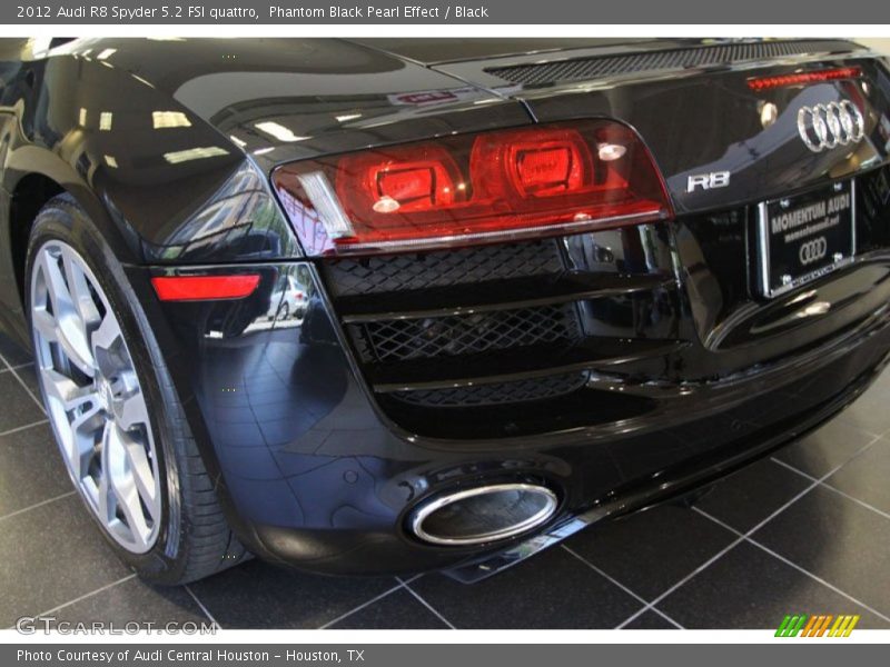 Phantom Black Pearl Effect / Black 2012 Audi R8 Spyder 5.2 FSI quattro