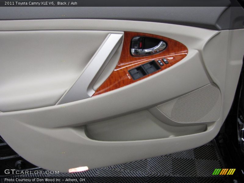 Black / Ash 2011 Toyota Camry XLE V6