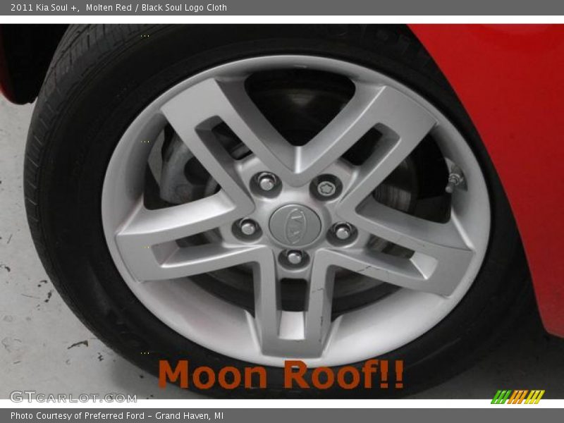 Molten Red / Black Soul Logo Cloth 2011 Kia Soul +