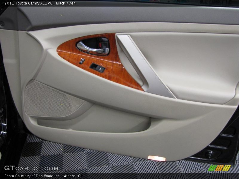 Black / Ash 2011 Toyota Camry XLE V6