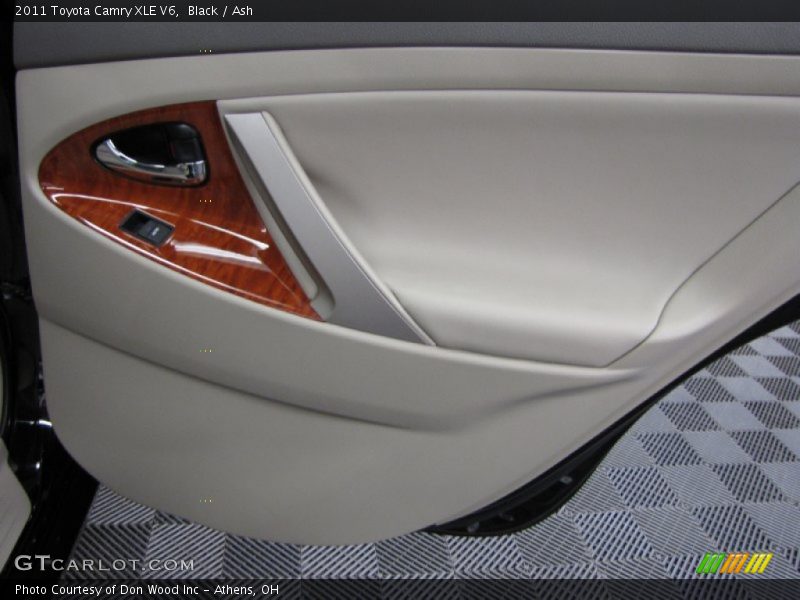 Black / Ash 2011 Toyota Camry XLE V6