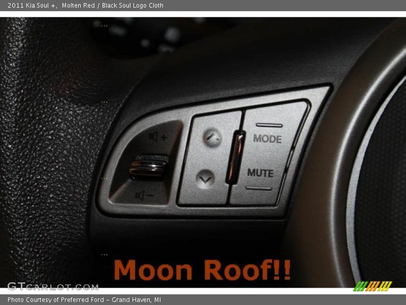 Molten Red / Black Soul Logo Cloth 2011 Kia Soul +