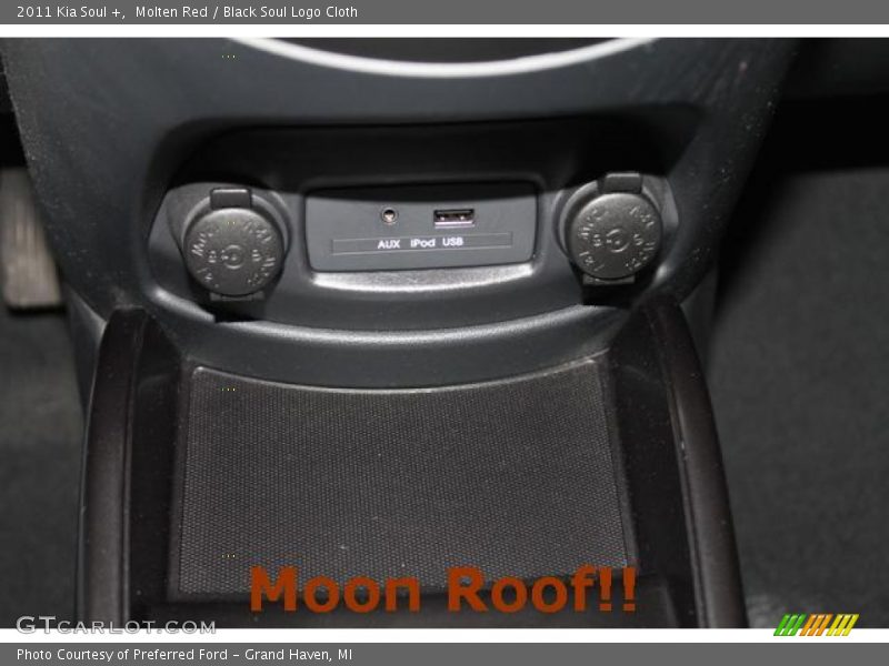 Molten Red / Black Soul Logo Cloth 2011 Kia Soul +
