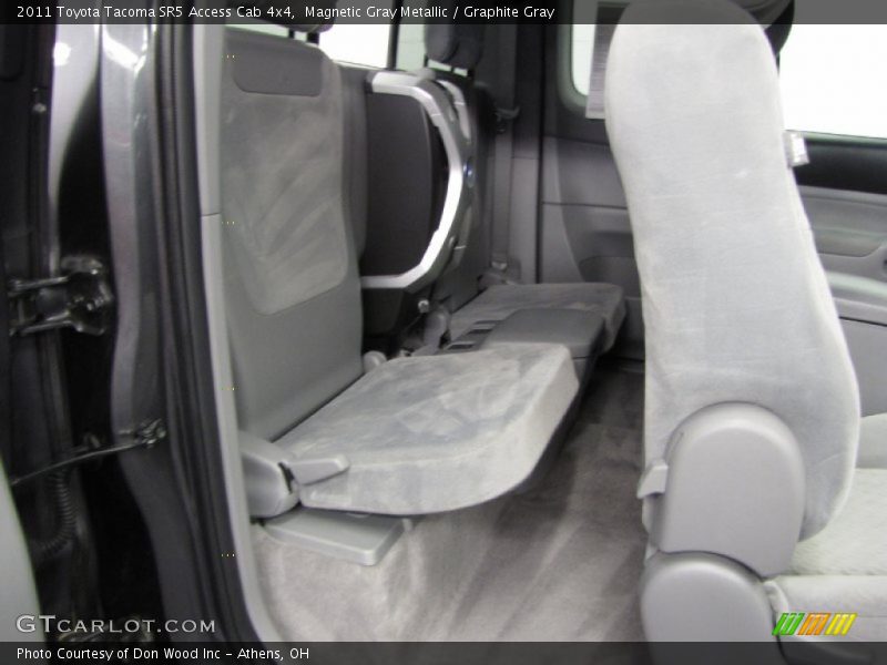 Magnetic Gray Metallic / Graphite Gray 2011 Toyota Tacoma SR5 Access Cab 4x4
