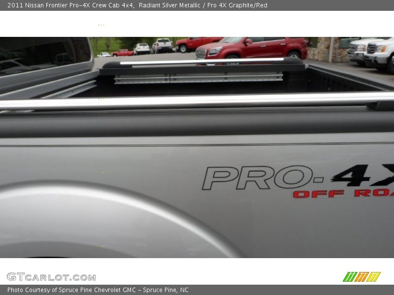 Radiant Silver Metallic / Pro 4X Graphite/Red 2011 Nissan Frontier Pro-4X Crew Cab 4x4