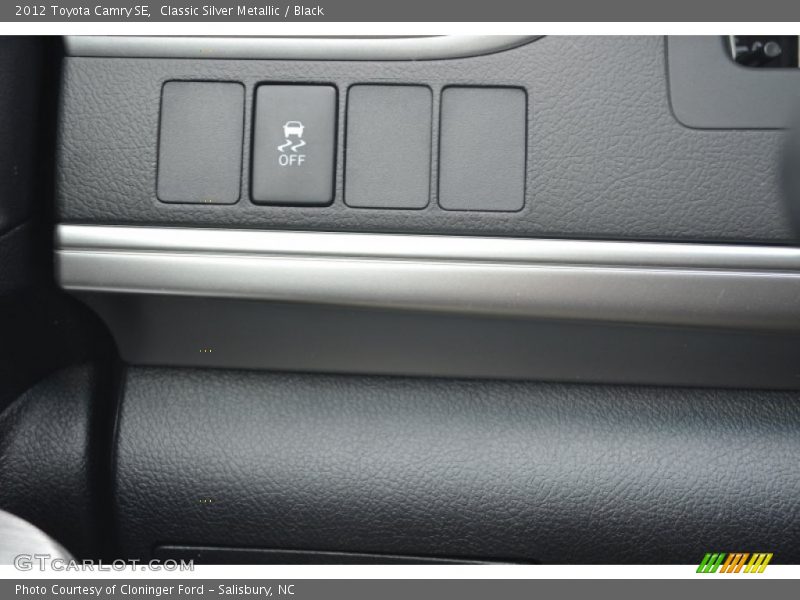 Classic Silver Metallic / Black 2012 Toyota Camry SE