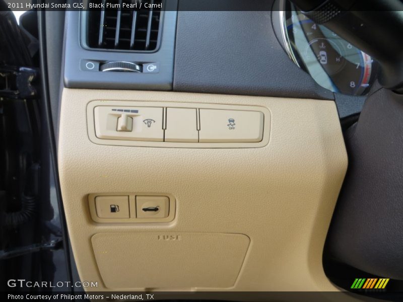 Black Plum Pearl / Camel 2011 Hyundai Sonata GLS