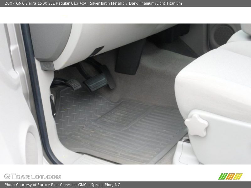 Silver Birch Metallic / Dark Titanium/Light Titanium 2007 GMC Sierra 1500 SLE Regular Cab 4x4
