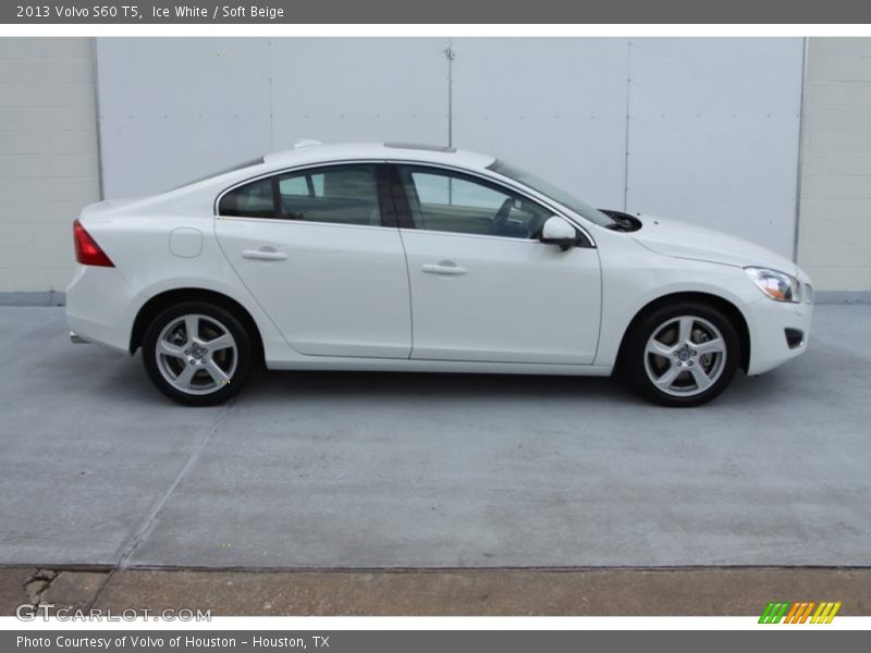 Ice White / Soft Beige 2013 Volvo S60 T5