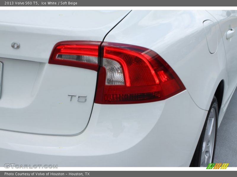 Ice White / Soft Beige 2013 Volvo S60 T5