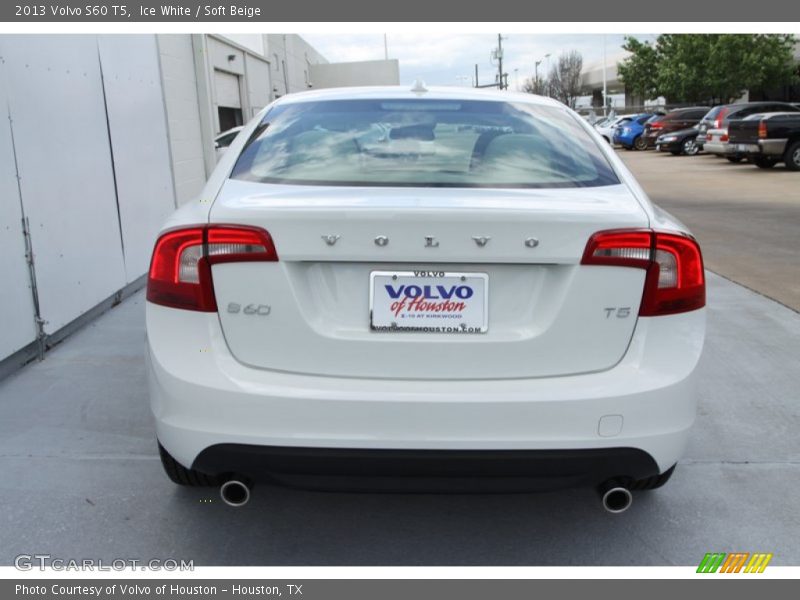 Ice White / Soft Beige 2013 Volvo S60 T5