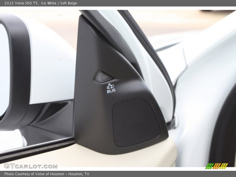 Ice White / Soft Beige 2013 Volvo S60 T5