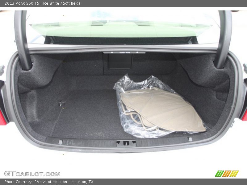 Ice White / Soft Beige 2013 Volvo S60 T5