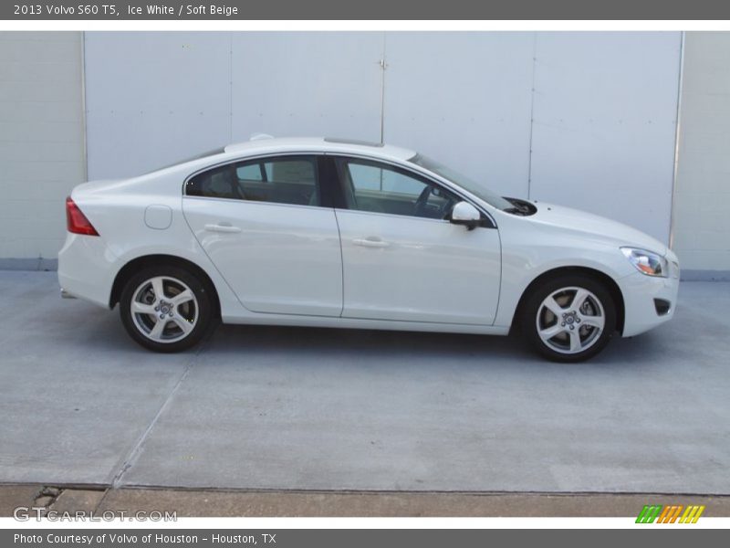 Ice White / Soft Beige 2013 Volvo S60 T5