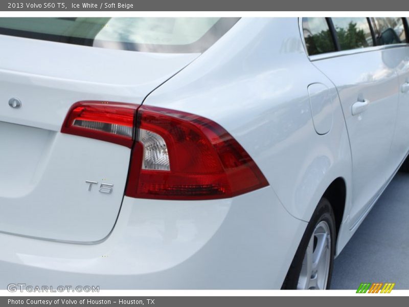 Ice White / Soft Beige 2013 Volvo S60 T5