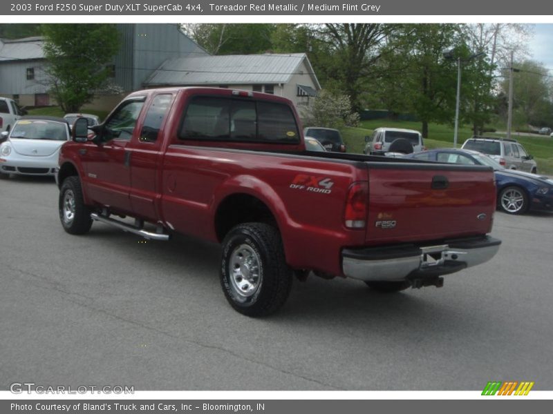 Toreador Red Metallic / Medium Flint Grey 2003 Ford F250 Super Duty XLT SuperCab 4x4