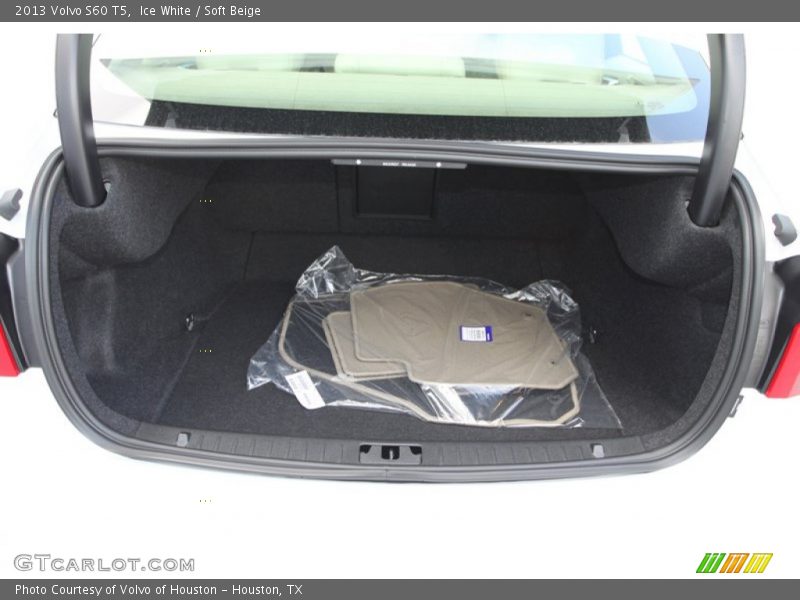 Ice White / Soft Beige 2013 Volvo S60 T5