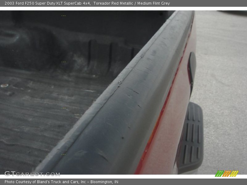 Toreador Red Metallic / Medium Flint Grey 2003 Ford F250 Super Duty XLT SuperCab 4x4