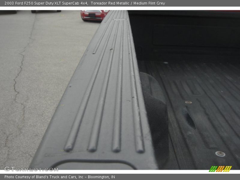 Toreador Red Metallic / Medium Flint Grey 2003 Ford F250 Super Duty XLT SuperCab 4x4