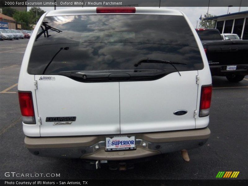 Oxford White / Medium Parchment 2000 Ford Excursion Limited