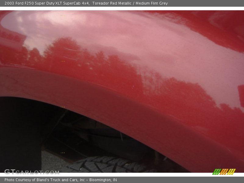 Toreador Red Metallic / Medium Flint Grey 2003 Ford F250 Super Duty XLT SuperCab 4x4