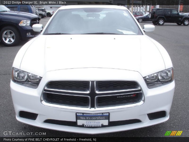 Bright White / Black 2012 Dodge Charger SE