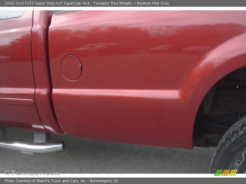Toreador Red Metallic / Medium Flint Grey 2003 Ford F250 Super Duty XLT SuperCab 4x4