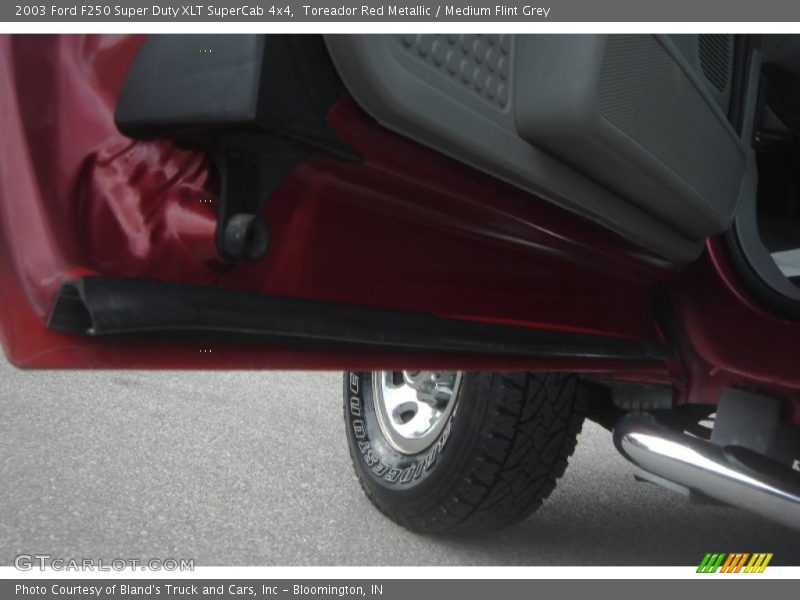 Toreador Red Metallic / Medium Flint Grey 2003 Ford F250 Super Duty XLT SuperCab 4x4