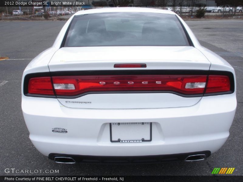 Bright White / Black 2012 Dodge Charger SE