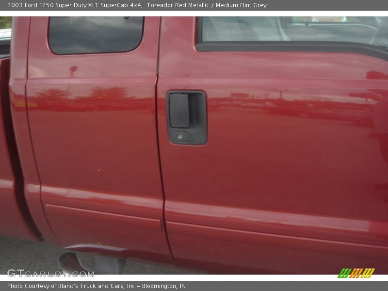 Toreador Red Metallic / Medium Flint Grey 2003 Ford F250 Super Duty XLT SuperCab 4x4