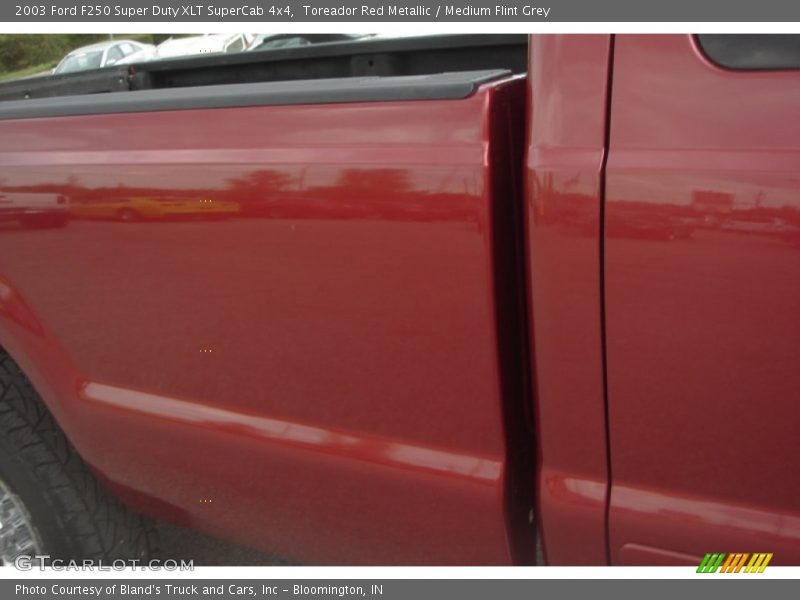 Toreador Red Metallic / Medium Flint Grey 2003 Ford F250 Super Duty XLT SuperCab 4x4