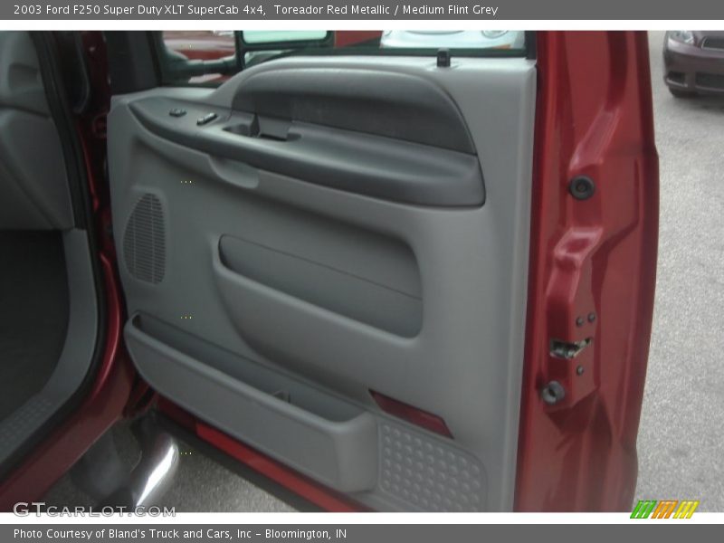 Toreador Red Metallic / Medium Flint Grey 2003 Ford F250 Super Duty XLT SuperCab 4x4