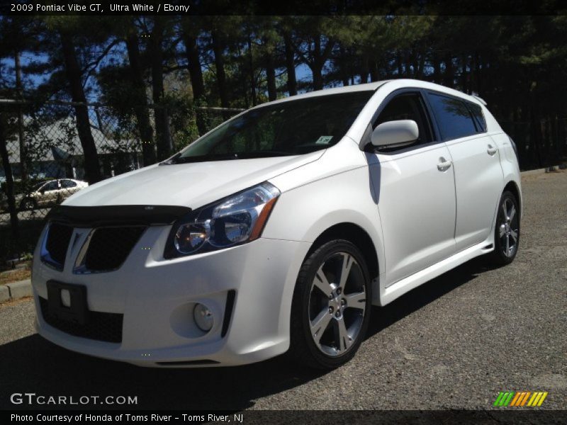 Ultra White / Ebony 2009 Pontiac Vibe GT