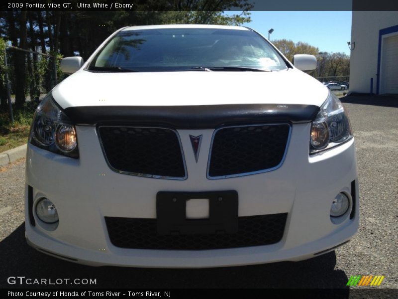 Ultra White / Ebony 2009 Pontiac Vibe GT