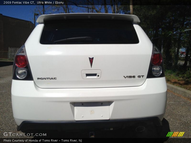 Ultra White / Ebony 2009 Pontiac Vibe GT