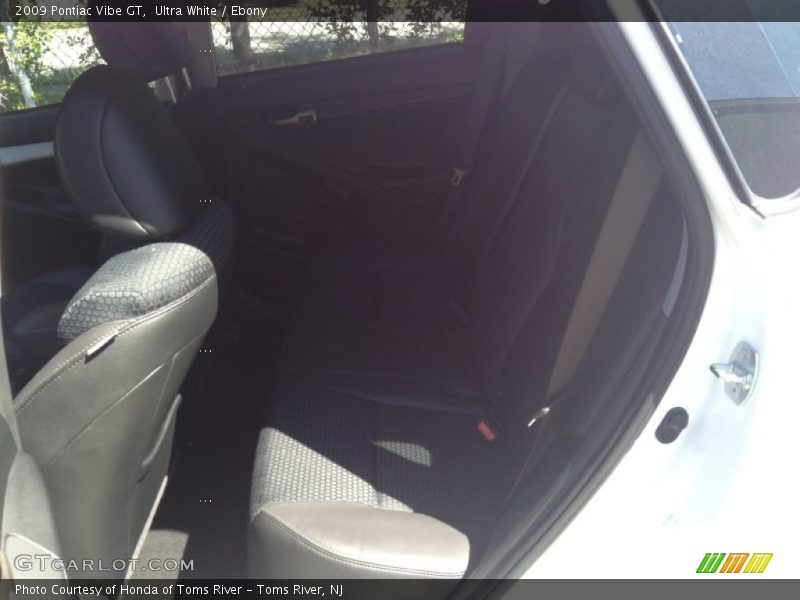 Ultra White / Ebony 2009 Pontiac Vibe GT