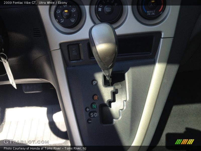 Ultra White / Ebony 2009 Pontiac Vibe GT