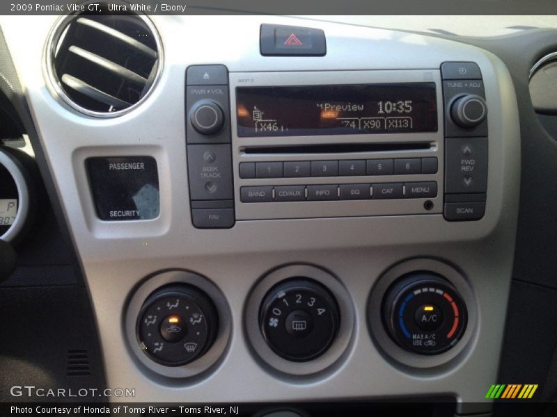 Ultra White / Ebony 2009 Pontiac Vibe GT