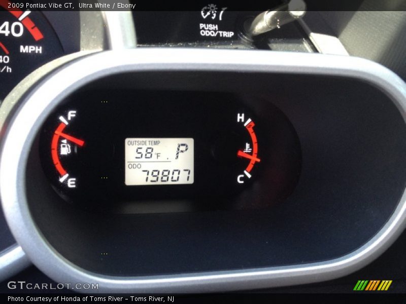 Ultra White / Ebony 2009 Pontiac Vibe GT