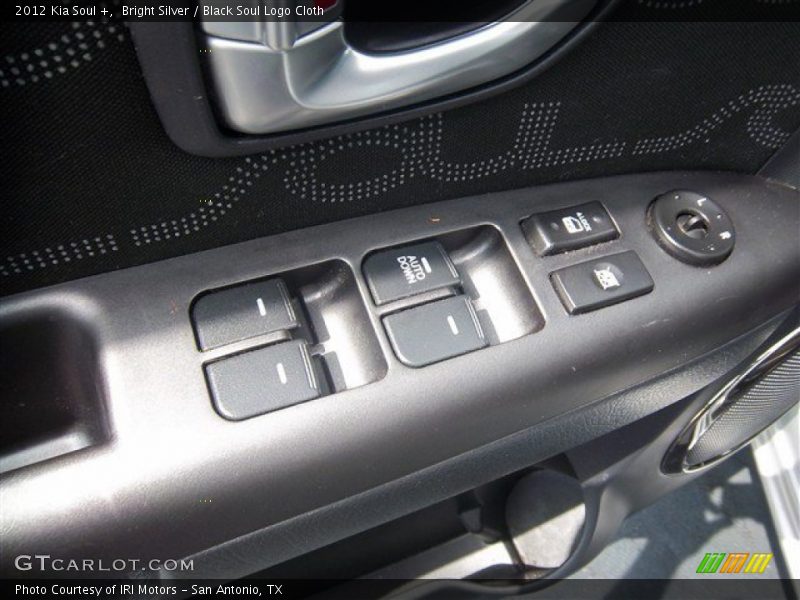 Bright Silver / Black Soul Logo Cloth 2012 Kia Soul +