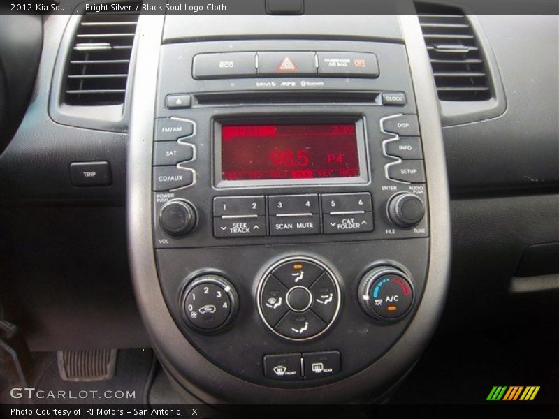 Bright Silver / Black Soul Logo Cloth 2012 Kia Soul +