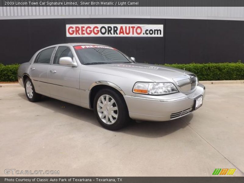 Silver Birch Metallic / Light Camel 2009 Lincoln Town Car Signature Limited
