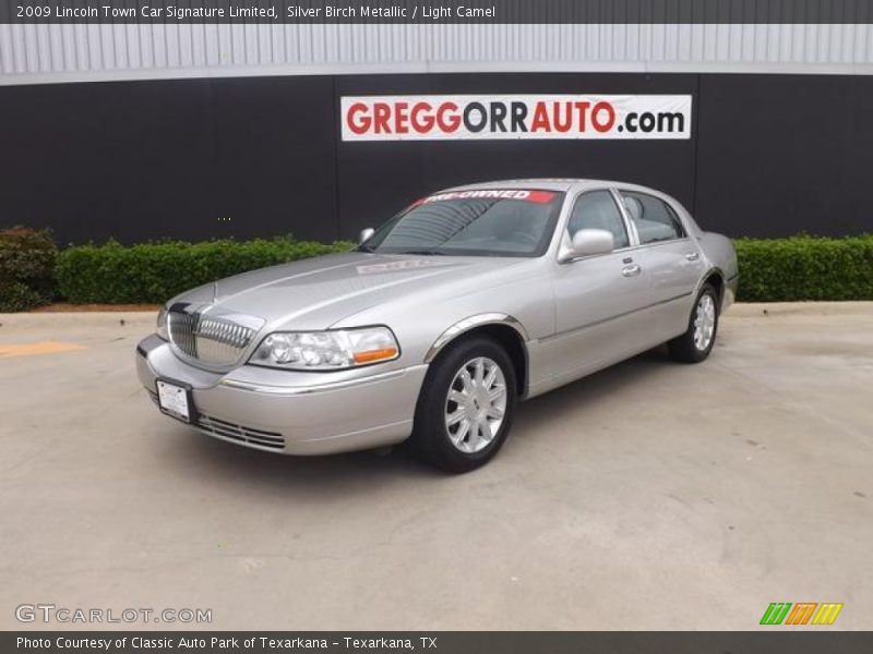 Silver Birch Metallic / Light Camel 2009 Lincoln Town Car Signature Limited