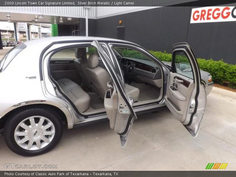 Silver Birch Metallic / Light Camel 2009 Lincoln Town Car Signature Limited
