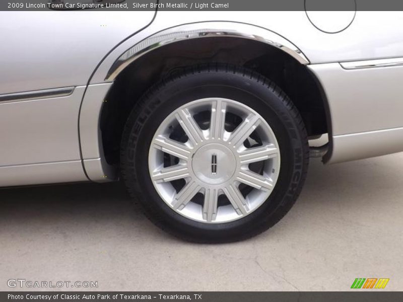  2009 Town Car Signature Limited Wheel