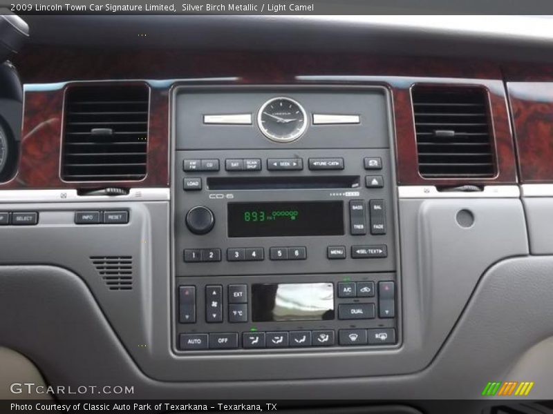 Silver Birch Metallic / Light Camel 2009 Lincoln Town Car Signature Limited
